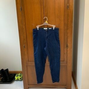 Nicki Minaj high rise jeans size 8/10 26 in inseam tapered